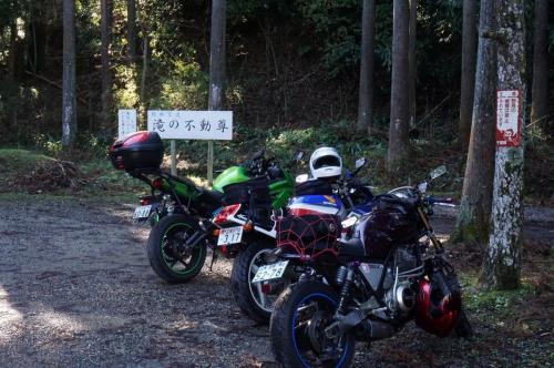 滝の不動尊に立ち寄り