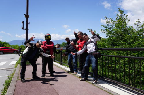 まずは全員で記念撮影