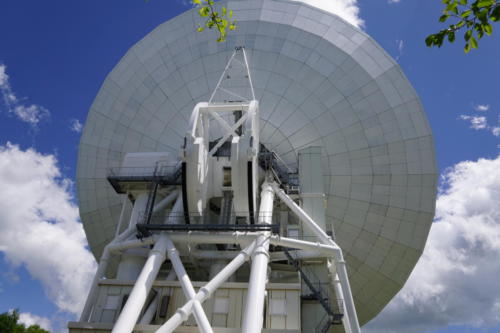 野辺山の国立天文台にある電波望遠鏡は、大きさが45mもあります