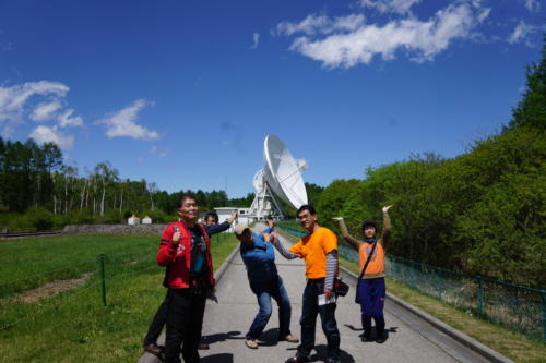 離れたトコロで記念撮影ですが、これを見ても大きさが良く解りますね