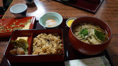 まずはお昼ご飯、走った時間が結構長かったかも