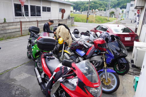 まずは昼食、かなや食堂に到着です