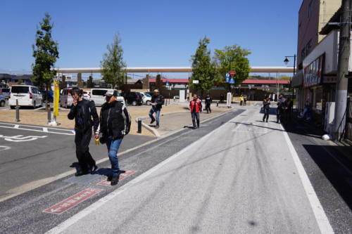 少し歩かないといけません