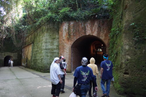 木々に囲まれて涼しい場所